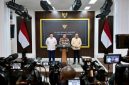 Menteri Sekretaris Negara (Mensesneg) Prasetyo Hadi, dalam keterangan pers yang didampingi oleh Kepala Badan Komunikasi Pemerintah Muhammad Qodari dan Sekretaris Kabinet Teddy Indra Wijaya, di Ruang Sidang Kabinet, Kompleks Istana Kepresidenan Jakarta, Selasa (02/06/2026).