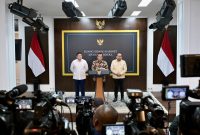 Menteri Sekretaris Negara (Mensesneg) Prasetyo Hadi, dalam keterangan pers yang didampingi oleh Kepala Badan Komunikasi Pemerintah Muhammad Qodari dan Sekretaris Kabinet Teddy Indra Wijaya, di Ruang Sidang Kabinet, Kompleks Istana Kepresidenan Jakarta, Selasa (02/06/2026).