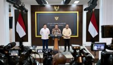 Menteri Sekretaris Negara (Mensesneg) Prasetyo Hadi, dalam keterangan pers yang didampingi oleh Kepala Badan Komunikasi Pemerintah Muhammad Qodari dan Sekretaris Kabinet Teddy Indra Wijaya, di Ruang Sidang Kabinet, Kompleks Istana Kepresidenan Jakarta, Selasa (02/06/2026).